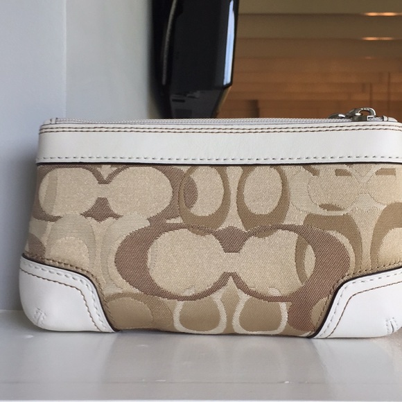 NWOT Coach Signature Sateen Leather Wristlet - Picture 4 of 6